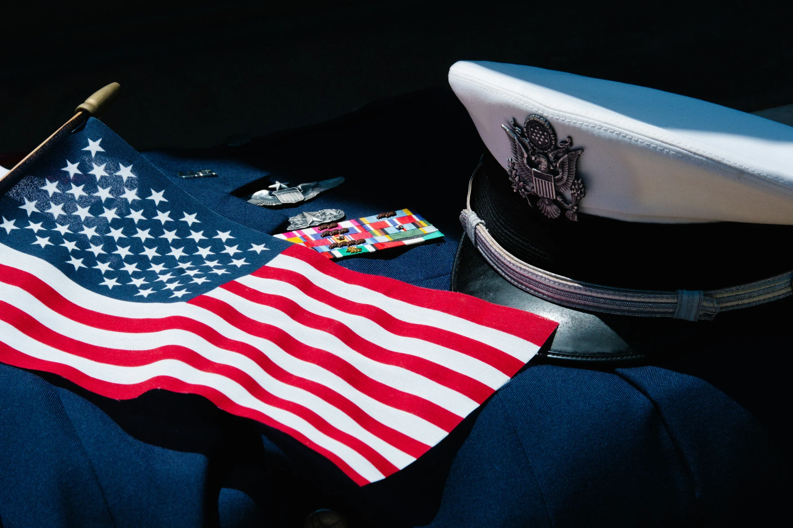 Thin Ribbons vs Standard Ribbons: Which Military Ribbon Rack Is Better?